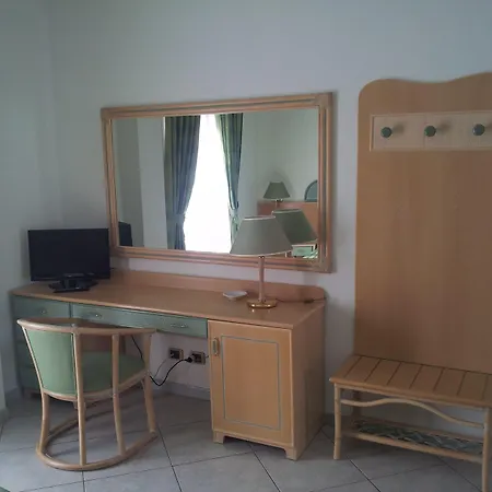 Отель Belvedere Чефалу