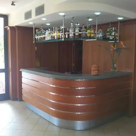 Belvedere فندق تْشيفالو